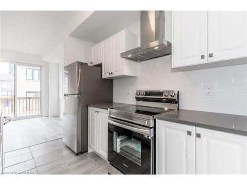 61 Red Maple Lane, Barrie, ON - Indoor Photo Showing Kitchen