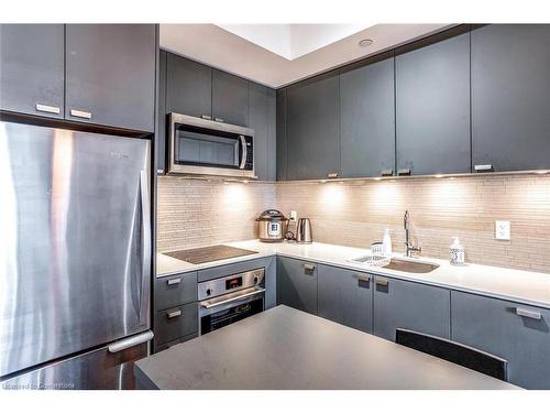 10-56 Forest Manor Road, Toronto, ON - Indoor Photo Showing Kitchen With Upgraded Kitchen