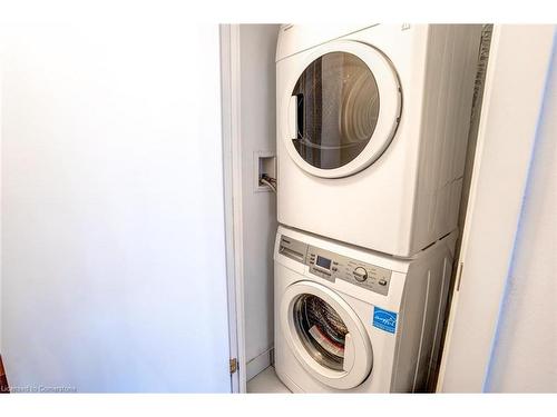 10-56 Forest Manor Road, Toronto, ON - Indoor Photo Showing Laundry Room