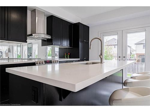 6074 Pauline Drive, Niagara Falls, ON - Indoor Photo Showing Kitchen