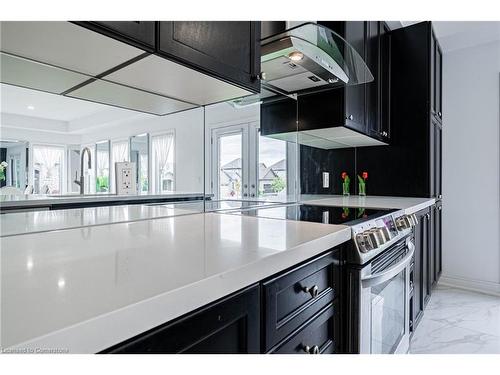 6074 Pauline Drive, Niagara Falls, ON - Indoor Photo Showing Kitchen