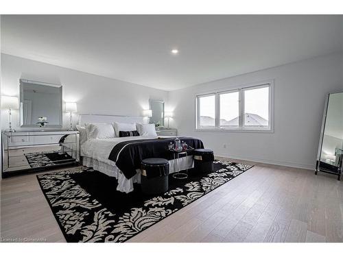 6074 Pauline Drive, Niagara Falls, ON - Indoor Photo Showing Bedroom