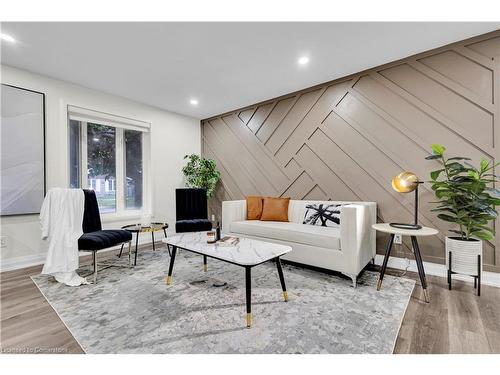 189 Country Club Drive, Guelph, ON - Indoor Photo Showing Living Room