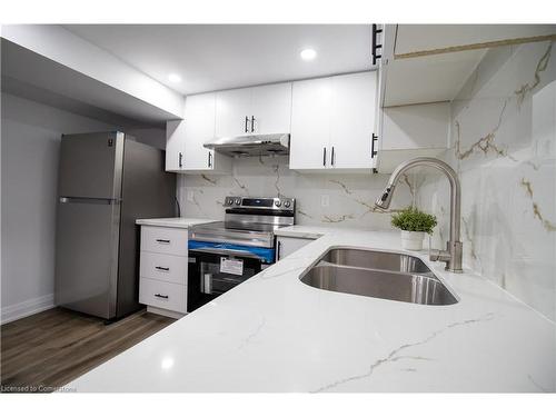 189 Country Club Drive, Guelph, ON - Indoor Photo Showing Kitchen With Double Sink