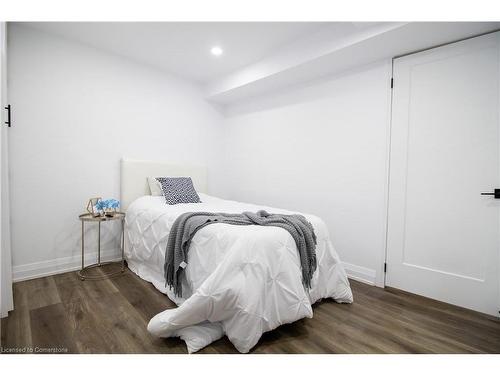 189 Country Club Drive, Guelph, ON - Indoor Photo Showing Bedroom