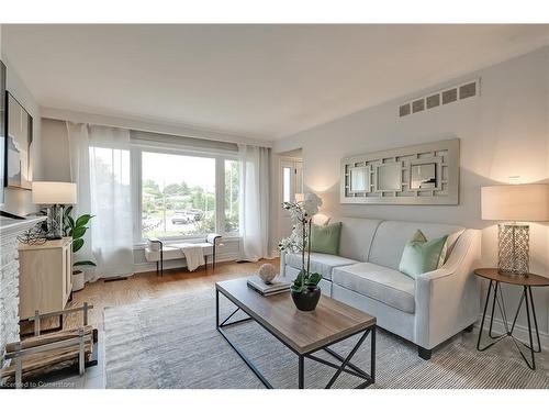 414 Southland Crescent, Oakville, ON - Indoor Photo Showing Living Room