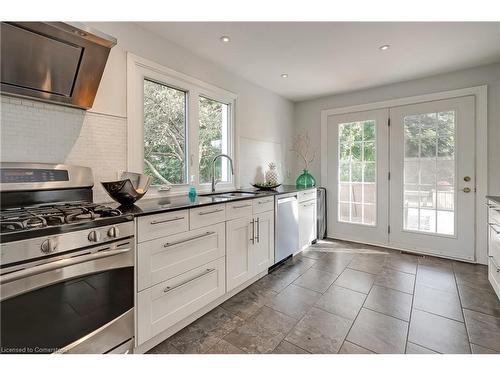 414 Southland Crescent, Oakville, ON - Indoor Photo Showing Kitchen