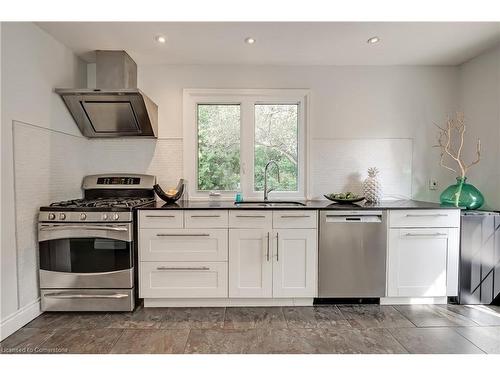 414 Southland Crescent, Oakville, ON - Indoor Photo Showing Kitchen With Upgraded Kitchen