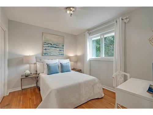 414 Southland Crescent, Oakville, ON - Indoor Photo Showing Bedroom