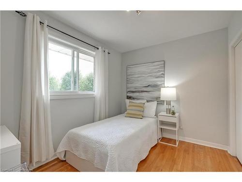 414 Southland Crescent, Oakville, ON - Indoor Photo Showing Bedroom