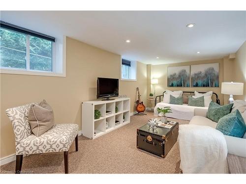 414 Southland Crescent, Oakville, ON - Indoor Photo Showing Living Room