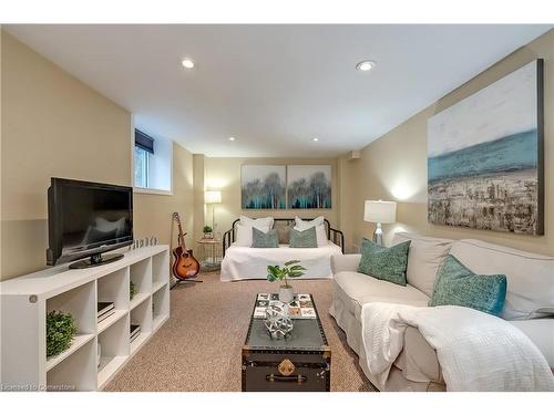 414 Southland Crescent, Oakville, ON - Indoor Photo Showing Living Room