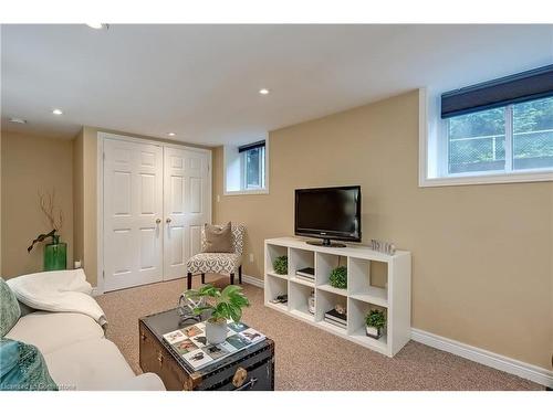 414 Southland Crescent, Oakville, ON - Indoor Photo Showing Living Room