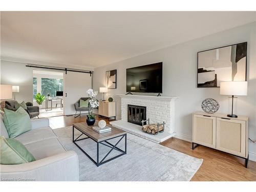 414 Southland Crescent, Oakville, ON - Indoor Photo Showing Living Room With Fireplace