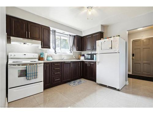 225B Cedarbrae Avenue, Waterloo, ON - Indoor Photo Showing Kitchen