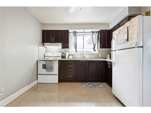 225B Cedarbrae Avenue, Waterloo, ON - Indoor Photo Showing Kitchen