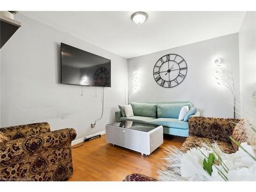 225B Cedarbrae Avenue, Waterloo, ON - Indoor Photo Showing Living Room