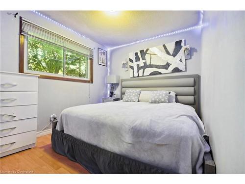 225B Cedarbrae Avenue, Waterloo, ON - Indoor Photo Showing Bedroom