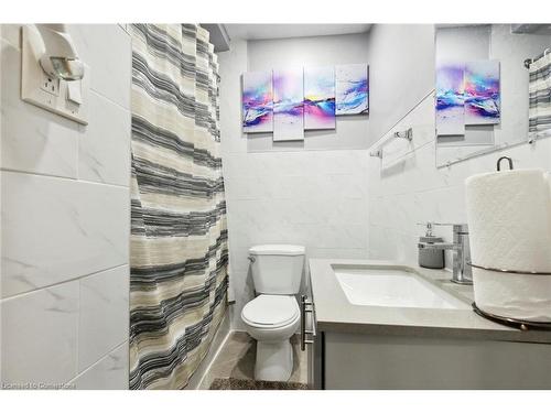 225B Cedarbrae Avenue, Waterloo, ON - Indoor Photo Showing Bathroom