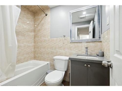 225B Cedarbrae Avenue, Waterloo, ON - Indoor Photo Showing Bathroom