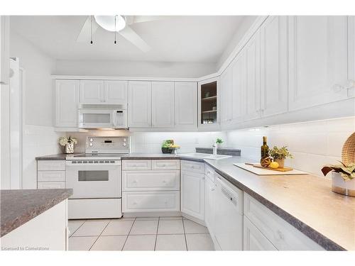 2210-1359 White Oaks Boulevard, Oakville, ON - Indoor Photo Showing Kitchen