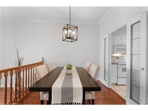 2210-1359 White Oaks Boulevard, Oakville, ON - Indoor Photo Showing Dining Room