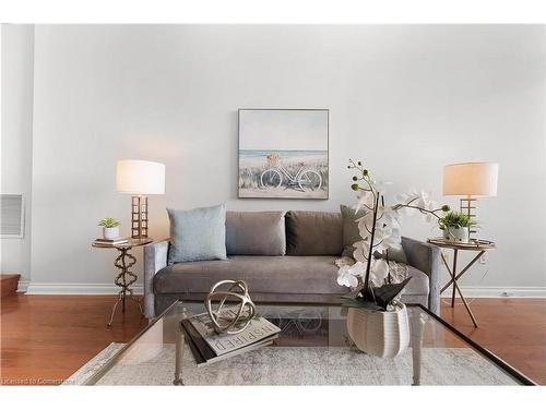 2210-1359 White Oaks Boulevard, Oakville, ON - Indoor Photo Showing Living Room