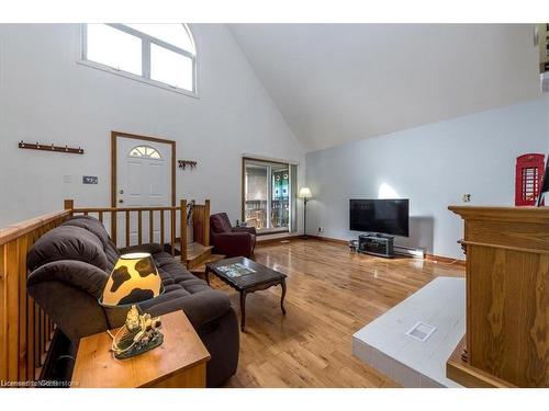 4264 Lakeview Drive, Ramara, ON - Indoor Photo Showing Living Room