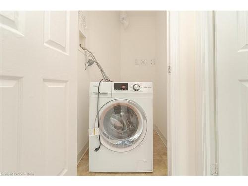 603-208 Enfield Place, Peel, ON - Indoor Photo Showing Laundry Room