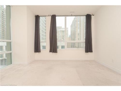 603-208 Enfield Place, Peel, ON - Indoor Photo Showing Other Room