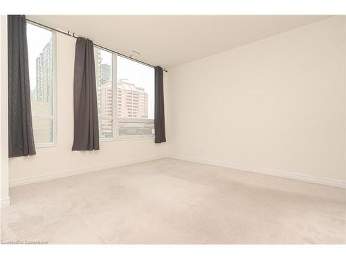 603-208 Enfield Place, Peel, ON - Indoor Photo Showing Other Room