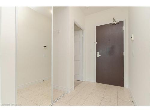 603-208 Enfield Place, Peel, ON - Indoor Photo Showing Other Room