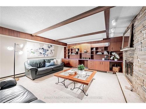 1428 Petrie Way, Mississauga, ON - Indoor Photo Showing Living Room