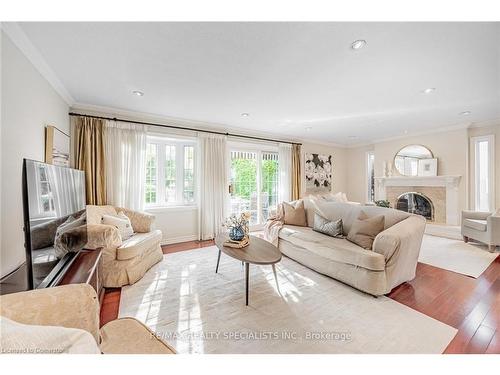 1428 Petrie Way, Mississauga, ON - Indoor Photo Showing Living Room