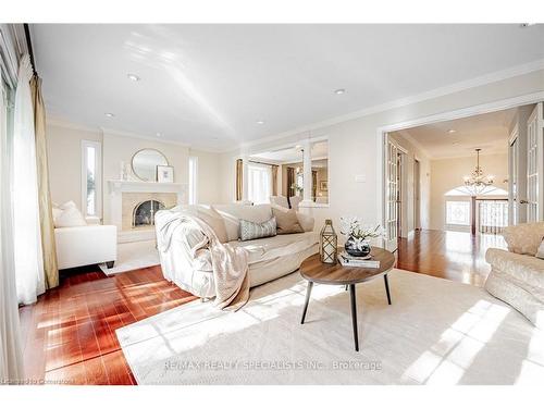 1428 Petrie Way, Mississauga, ON - Indoor Photo Showing Living Room