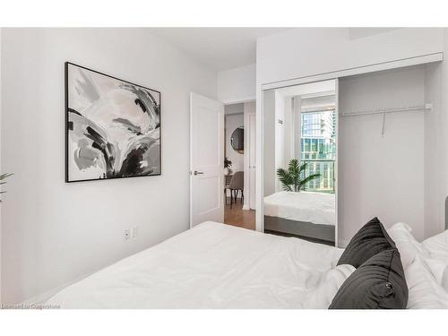 610-7895 Jane Street, Vaughan, ON - Indoor Photo Showing Bedroom