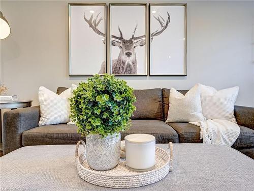 5 Core Crescent, Brampton, ON - Indoor Photo Showing Living Room