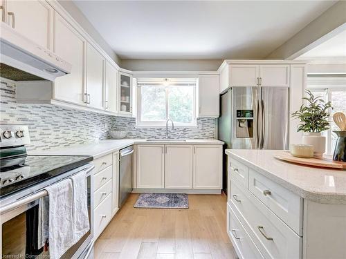 5 Core Crescent, Brampton, ON - Indoor Photo Showing Kitchen With Upgraded Kitchen