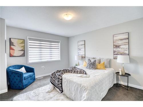 146 Crafter Crescent, Stoney Creek, ON - Indoor Photo Showing Bedroom