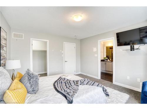 146 Crafter Crescent, Stoney Creek, ON - Indoor Photo Showing Bedroom