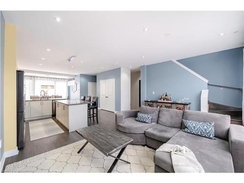 50 Mccardy Court, Caledon, ON - Indoor Photo Showing Living Room