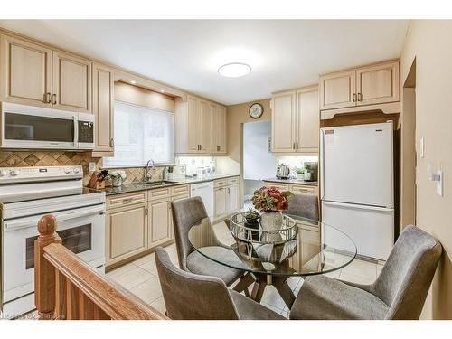 1636 Glen Rutley Circle, Mississauga, ON - Indoor Photo Showing Kitchen