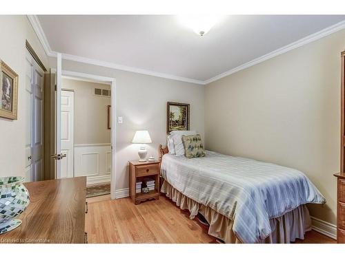 1636 Glen Rutley Circle, Mississauga, ON - Indoor Photo Showing Bedroom