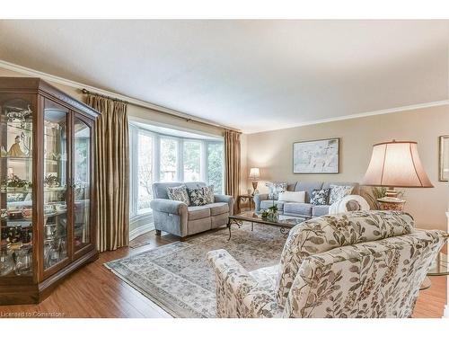 1636 Glen Rutley Circle, Mississauga, ON - Indoor Photo Showing Living Room