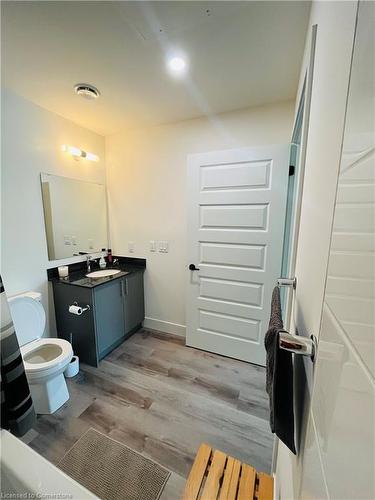 204-1101 Lackner Place, Kitchener, ON - Indoor Photo Showing Bathroom