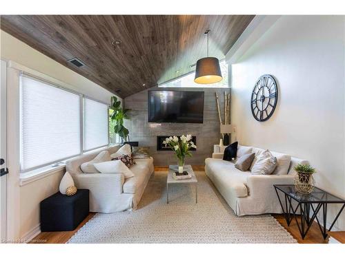 2150 Elmhurst Avenue, Oakville, ON - Indoor Photo Showing Living Room