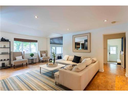 2150 Elmhurst Avenue, Oakville, ON - Indoor Photo Showing Living Room