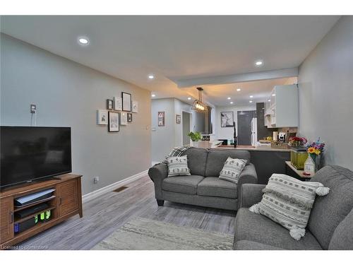 76 Queensdale Crescent, Guelph, ON - Indoor Photo Showing Living Room