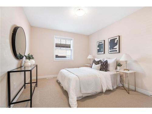 42 Butternut Grove Lane, Hamilton, ON - Indoor Photo Showing Bedroom