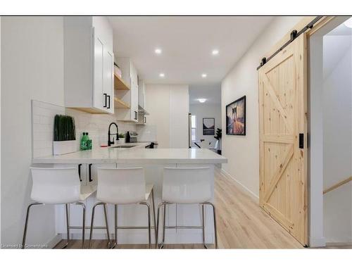 40 Fullerton Avenue, Hamilton, ON - Indoor Photo Showing Kitchen With Upgraded Kitchen